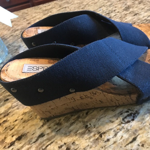Wedges • size 8.5 - Picture 3 of 4
